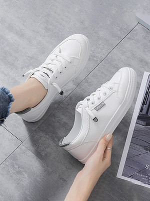 GIÀY SNEAKER